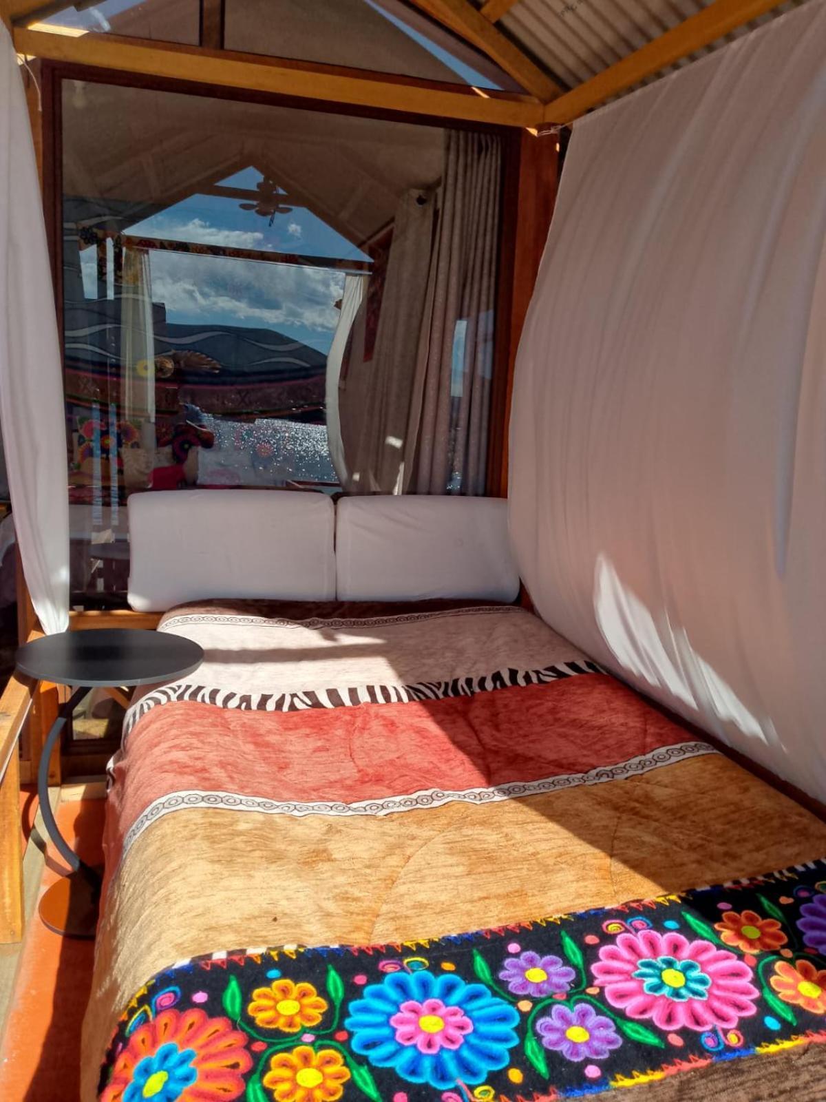 Uros Titikaka The Best Lodge プーノ エクステリア 写真